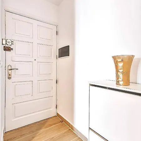 Gorgeous In Apartment Callao Salvaje