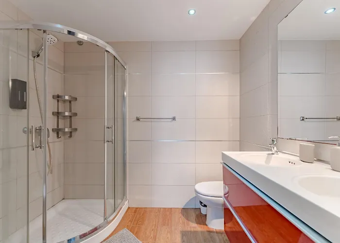 Gorgeous In דירה *